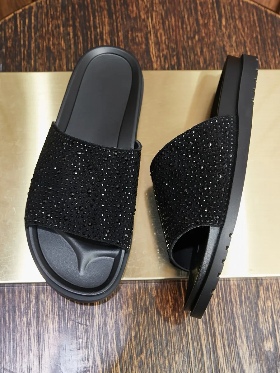 High-end Summer Leather Slide Sandals Men's European-style Fashion Outdoor Slippers Casual Beach Shoes Trendy Brand For Sty
High-end Summer Leather Slide Sandals Men's European-style Fashion Outdoor Slippers Casual Beach Shoes Trendy Brand For Sty