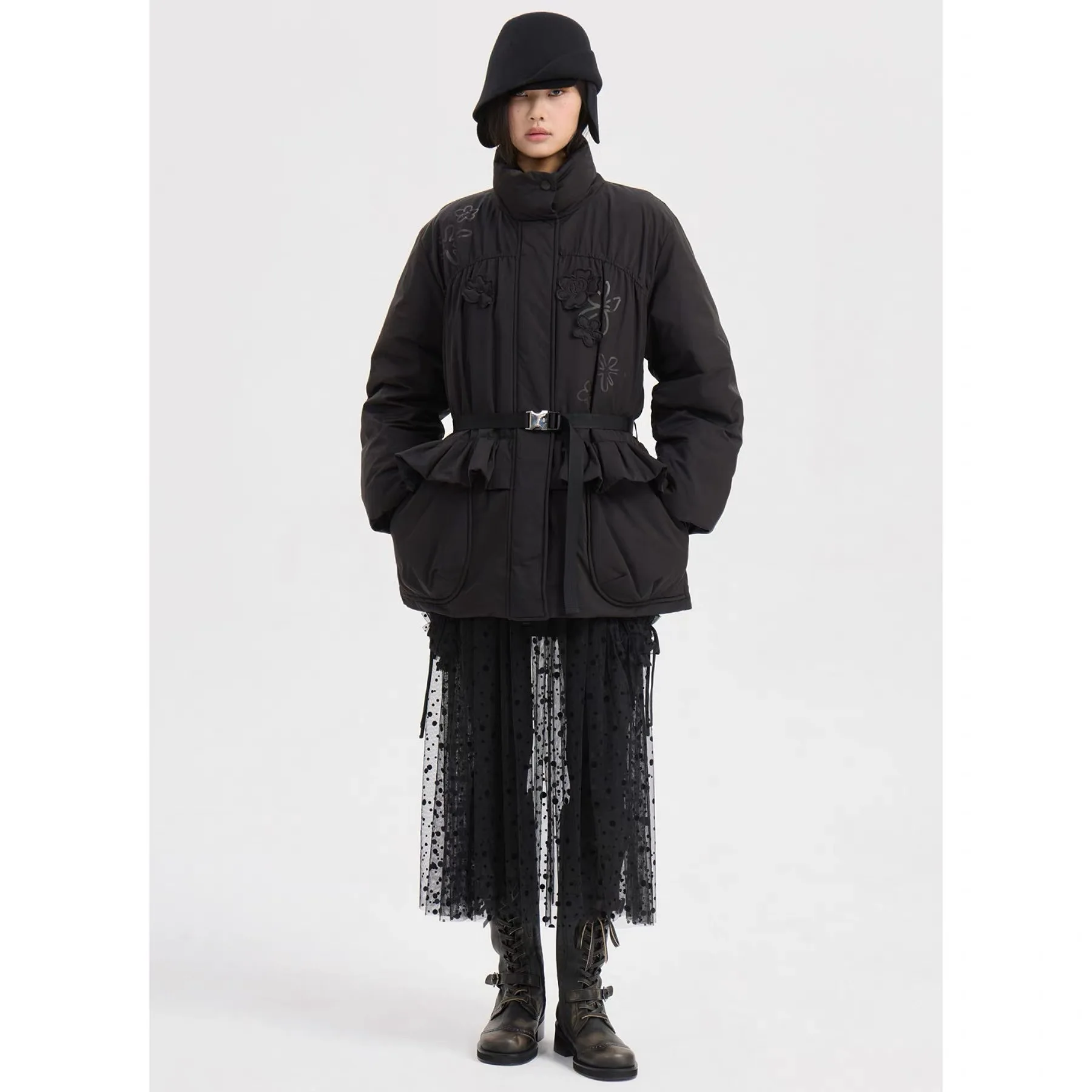 Женское пуховое пальто Slimming Goose Down Jaet с воротником-стойкой, 3D цветочной вышивкой, длинными рукавами и застежкой-молнией для повседневной носки
Женское пуховое пальто Slimming Goose Down Jaet с воротником-стойкой, 3D цветочной вышивкой, длинными рукавами и застежкой-молнией для повседневной носки