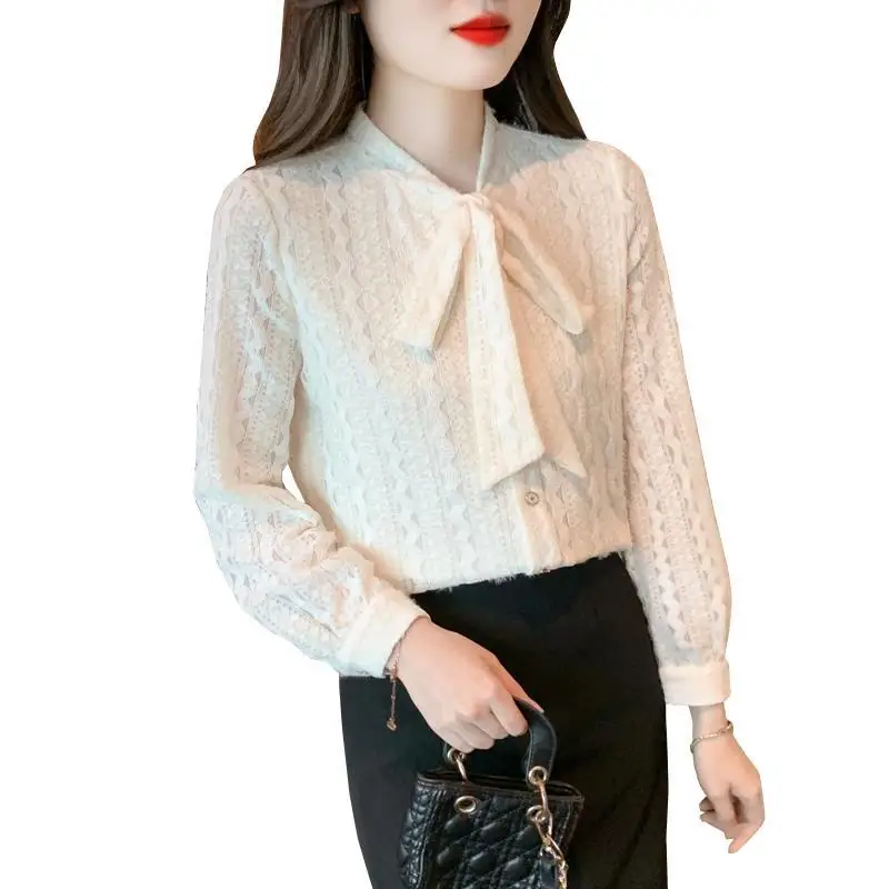 2024 Men's Autumn New Slimming All-Matching Lace Shirt Pullover Tied Warm Long Sleeves Shirt 
2024 Men's Autumn New Slimming All-Matching Lace Shirt Pullover Tied Warm Long Sleeves Shirt