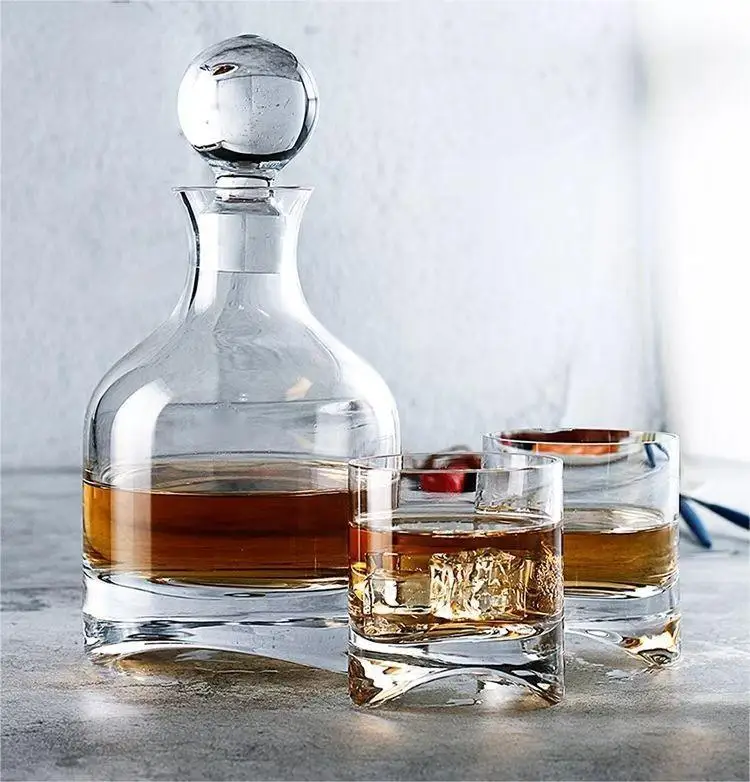 2023 New Crystal Whisky Bottle Decanter with 2 Glasses for Liquor
2023 New Crystal Whisky Bottle Decanter with 2 Glasses for Liquor