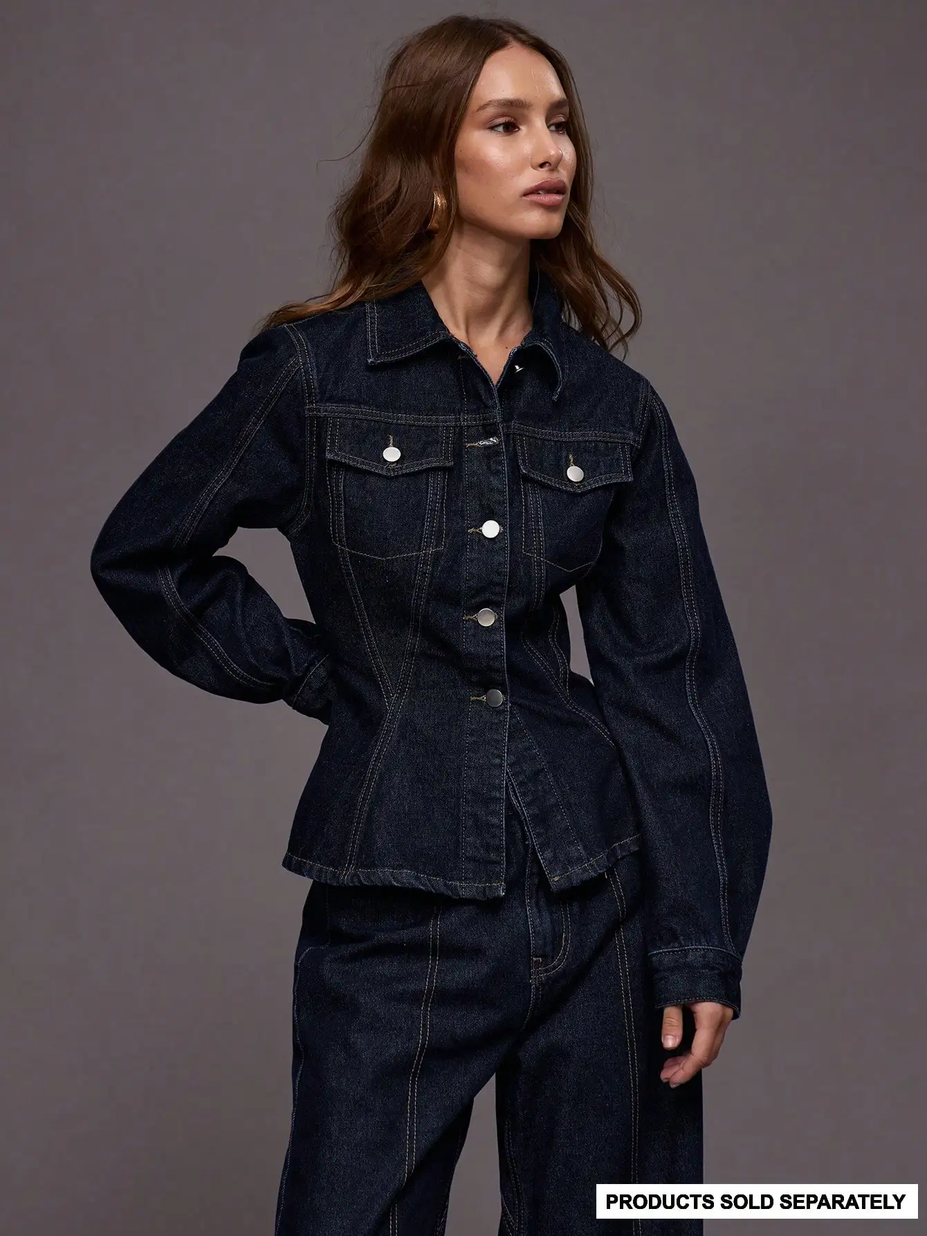 Cinched Waist Denim Jacket with Curved Hem & Contrast Stitch - Streetwear Chic for Fall/Winter Nights Out
Cinched Waist Denim Jacket with Curved Hem & Contrast Stitch - Streetwear Chic for Fall/Winter Nights Out