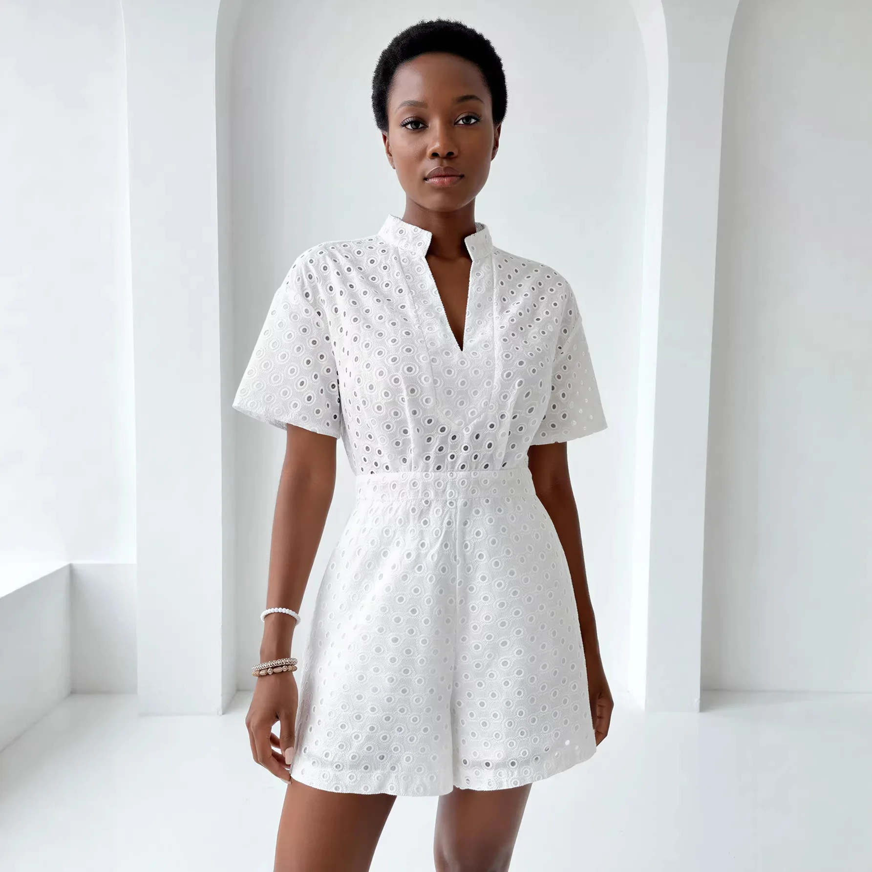 White V-Neck Hollow out Wide Leg Pants Jumpsuit Casual Style High Waist Nine Points Thin Fabric Women's One-Piece Suit
White V-Neck Hollow out Wide Leg Pants Jumpsuit Casual Style High Waist Nine Points Thin Fabric Women's One-Piece Suit