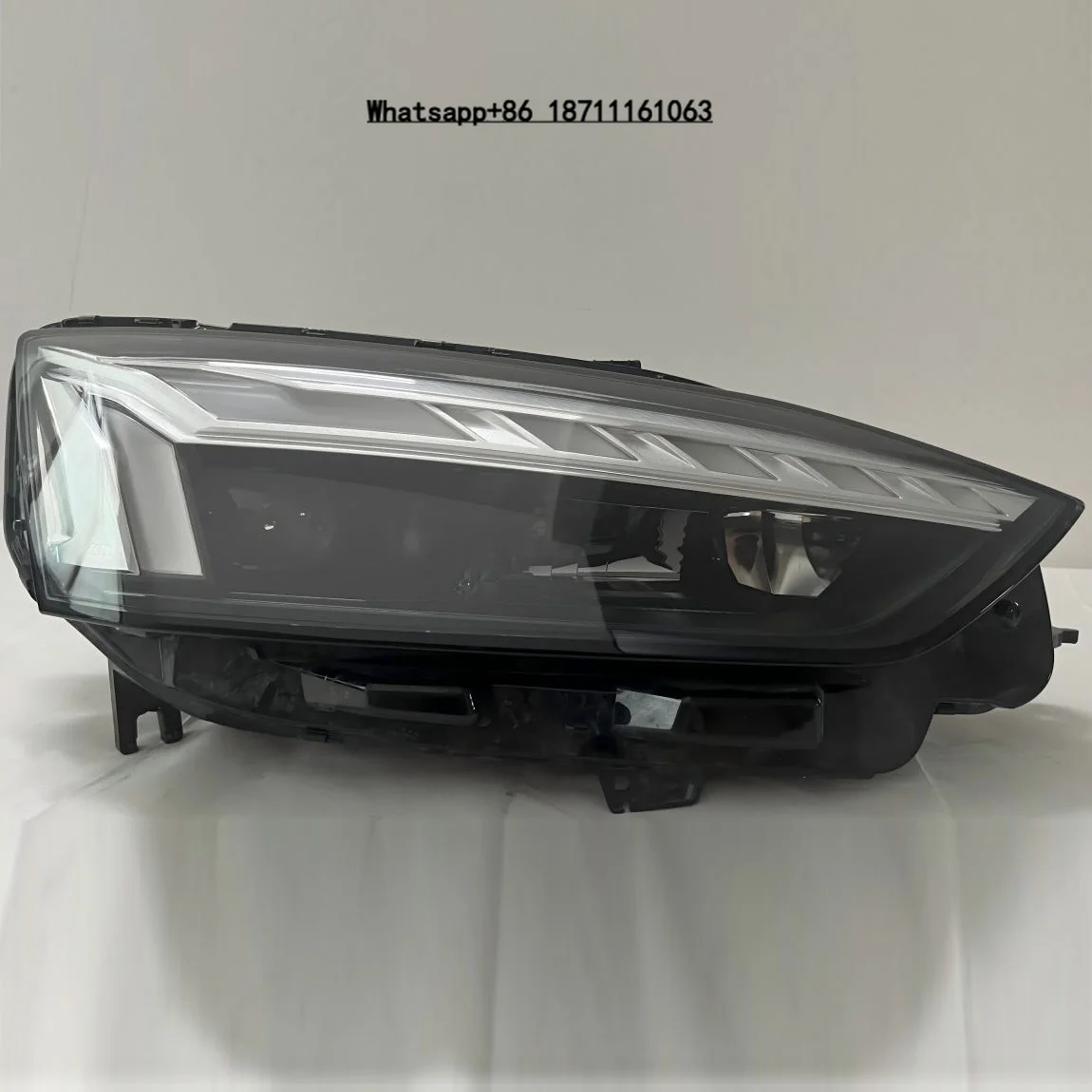A5 S5 RS5 B9 B95 B10 LED Headlight 2021 2022 2023 2024 OE 8W6941039 8W6941040 Original A5 S5 RS5 B9 B95 B10 Accessories
A5 S5 RS5 B9 B95 B10 LED Headlight 2021 2022 2023 2024 OE 8W6941039 8W6941040 Original A5 S5 RS5 B9 B95 B10 Accessories