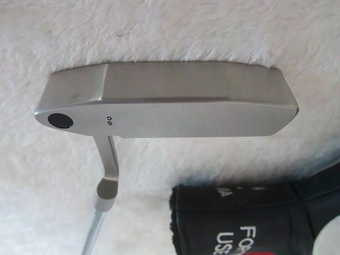 High-quality limited edition golf club putting club G-S-S, made of silver CNC material, with exquisite craftsmanship
High-quality limited edition golf club putting club G-S-S, made of silver CNC material, with exquisite craftsmanship