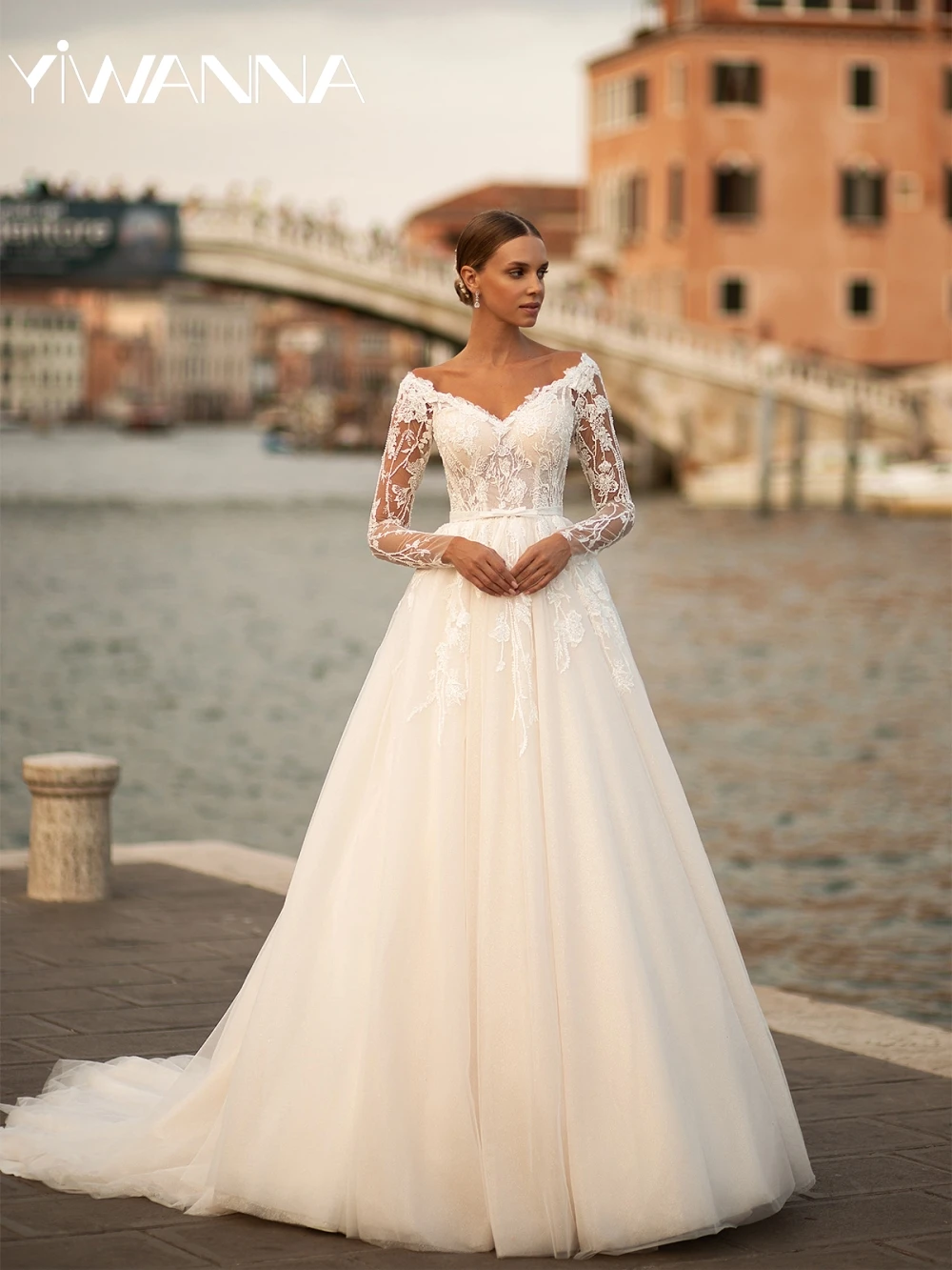Glitter A-line Off Shoulder Wedding Dress Dreamy V-neck Lace Appliques Bridal Gown Customized Long Sleeve Dresses For Bride
Glitter A-line Off Shoulder Wedding Dress Dreamy V-neck Lace Appliques Bridal Gown Customized Long Sleeve Dresses For Bride
