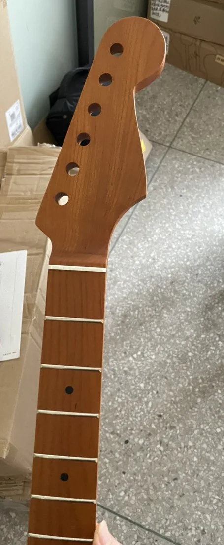 Electric guitar neck, 6 strings, 21 frets, matte maple bone top pillow, guitar handle, electric guitar instrument accessories
Electric guitar neck, 6 strings, 21 frets, matte maple bone top pillow, guitar handle, electric guitar instrument accessories