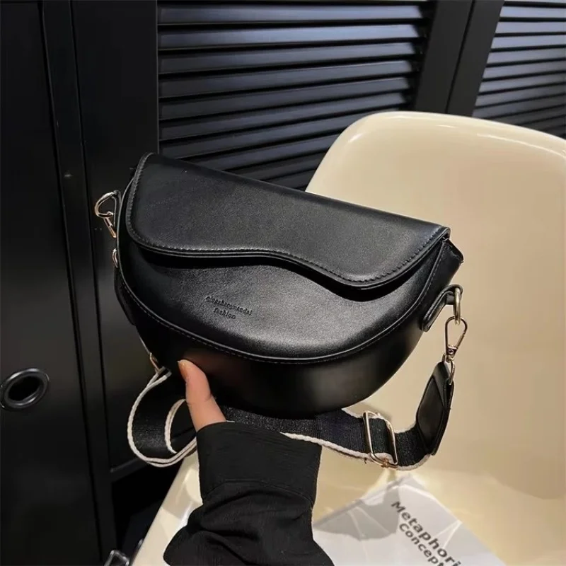 2025 new single shoulder crossbody women's bag fashionable small square bag internet famous wide shoulder coin purse
2025 new single shoulder crossbody women's bag fashionable small square bag internet famous wide shoulder coin purse