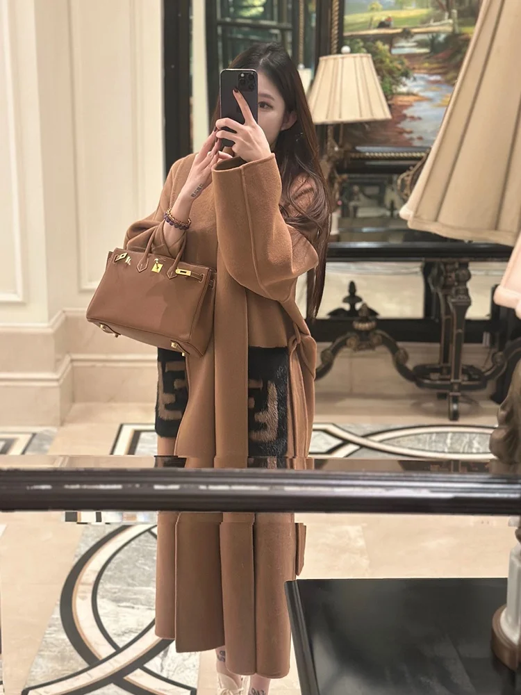 Khaki Woolen Coat Women's Autumn Winter New Style Waist-Cinching F-Letter Pocket Mid-Length Tweed Outerwear Elegant Commute
Khaki Woolen Coat Women's Autumn Winter New Style Waist-Cinching F-Letter Pocket Mid-Length Tweed Outerwear Elegant Commute
