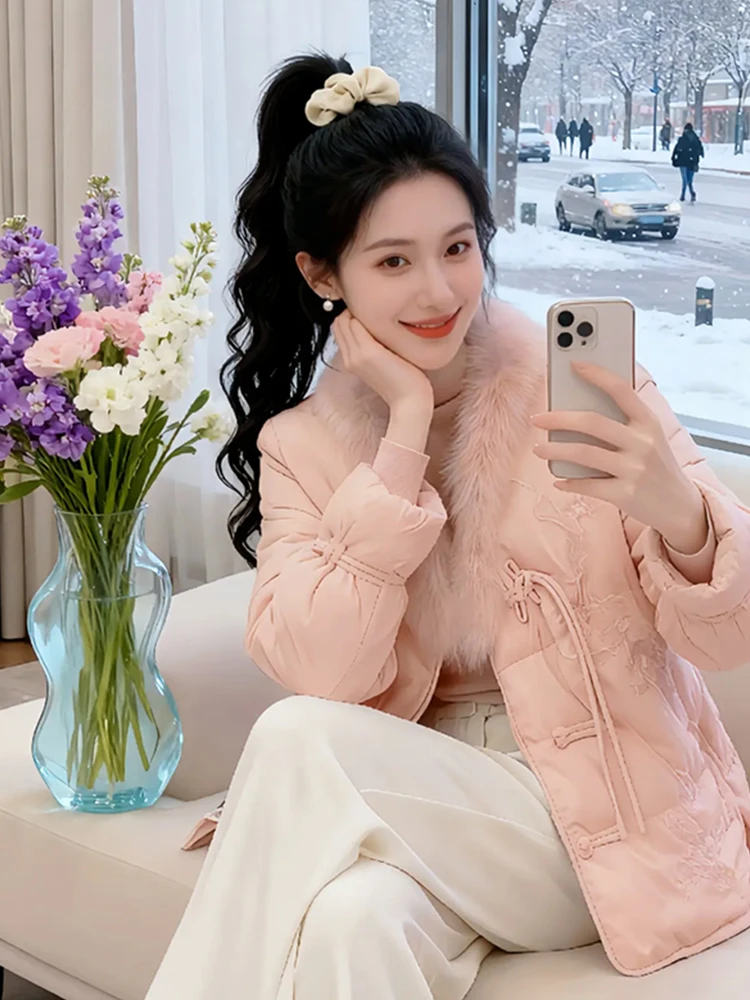 Новая китайская укороченная розовая хлопковая куртка: модное уникальное зимнее пальто для женщин, стильная одежда для повседневной носки
Новая китайская укороченная розовая хлопковая куртка: модное уникальное зимнее пальто для женщин, стильная одежда для повседневной носки