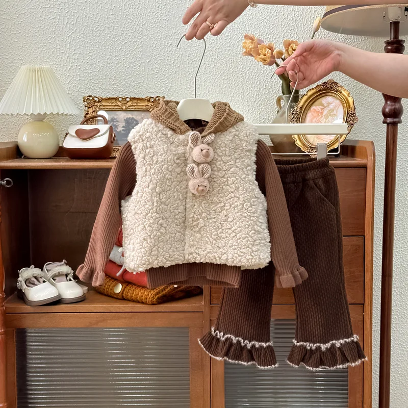 Girls' Suit2024Autumn and Winter New Child Clip Cotton Vest Baby Girl Sweater Velvet Padded Leggings Three-Piece Suit Fashion
Girls' Suit2024Autumn and Winter New Child Clip Cotton Vest Baby Girl Sweater Velvet Padded Leggings Three-Piece Suit Fashion