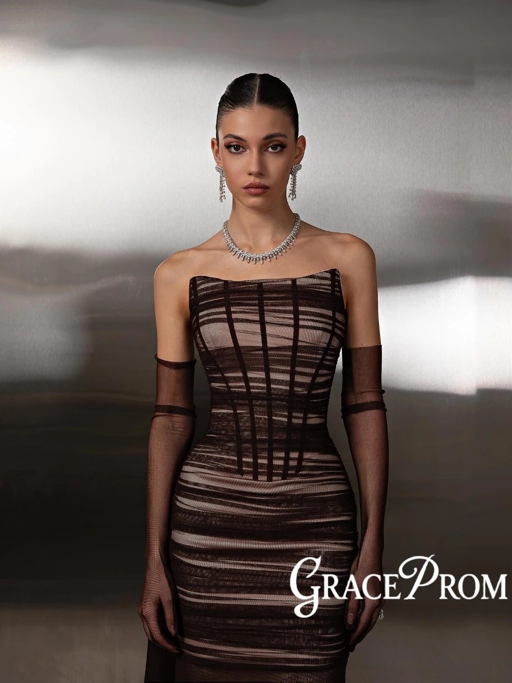 Newest Brown Strapless Ruched Evening Dress Fashionable Tulle Sheer Corset Bodice Prom Gown Customized Mermaid No Gloves Wear
Newest Brown Strapless Ruched Evening Dress Fashionable Tulle Sheer Corset Bodice Prom Gown Customized Mermaid No Gloves Wear