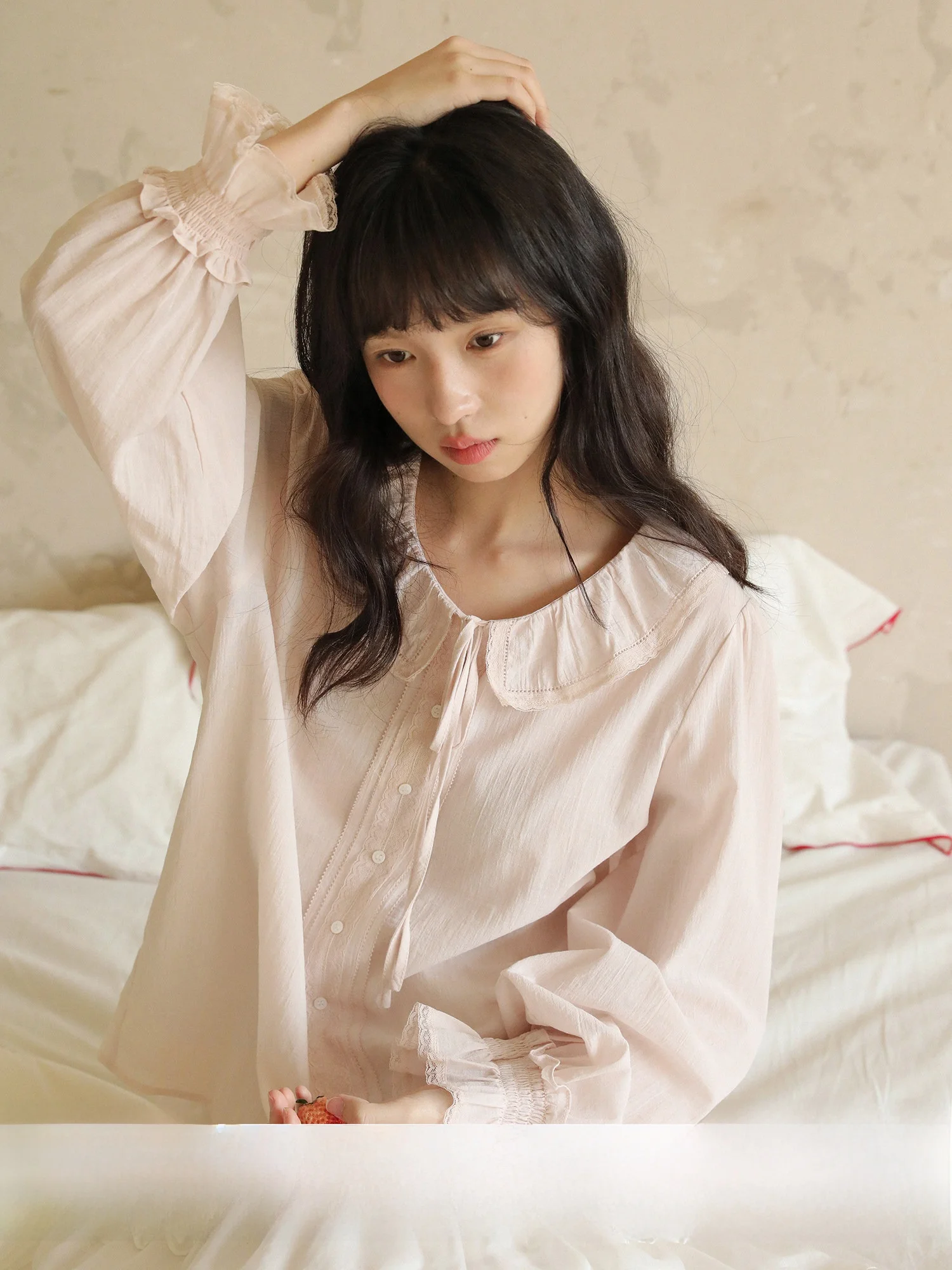 Elegant Long Sleeve Pure Cotton Shirt Women's Spring Fashionable Ruffle Collar Shirt Sweet Style Japanese Bubble Sleeve Cotton
Elegant Long Sleeve Pure Cotton Shirt Women's Spring Fashionable Ruffle Collar Shirt Sweet Style Japanese Bubble Sleeve Cotton