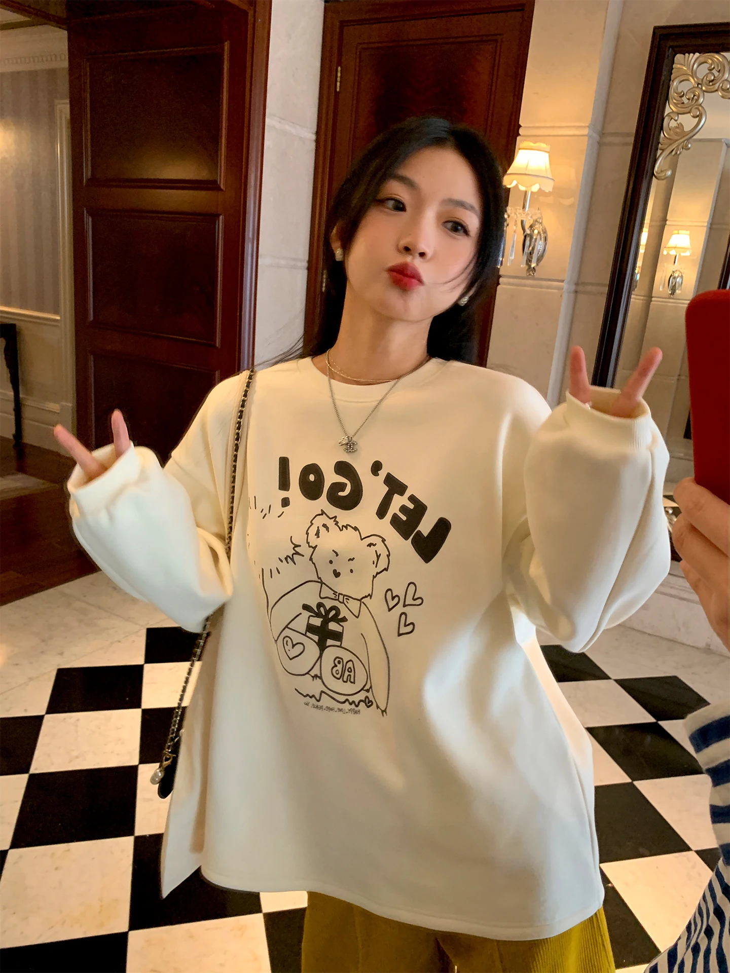 Thickened Fleece Hoodless Sweatshirt Women's Loose Fit Printed Outerwear Winter 2025 New Style White Korean Style Commute
Thickened Fleece Hoodless Sweatshirt Women's Loose Fit Printed Outerwear Winter 2025 New Style White Korean Style Commute