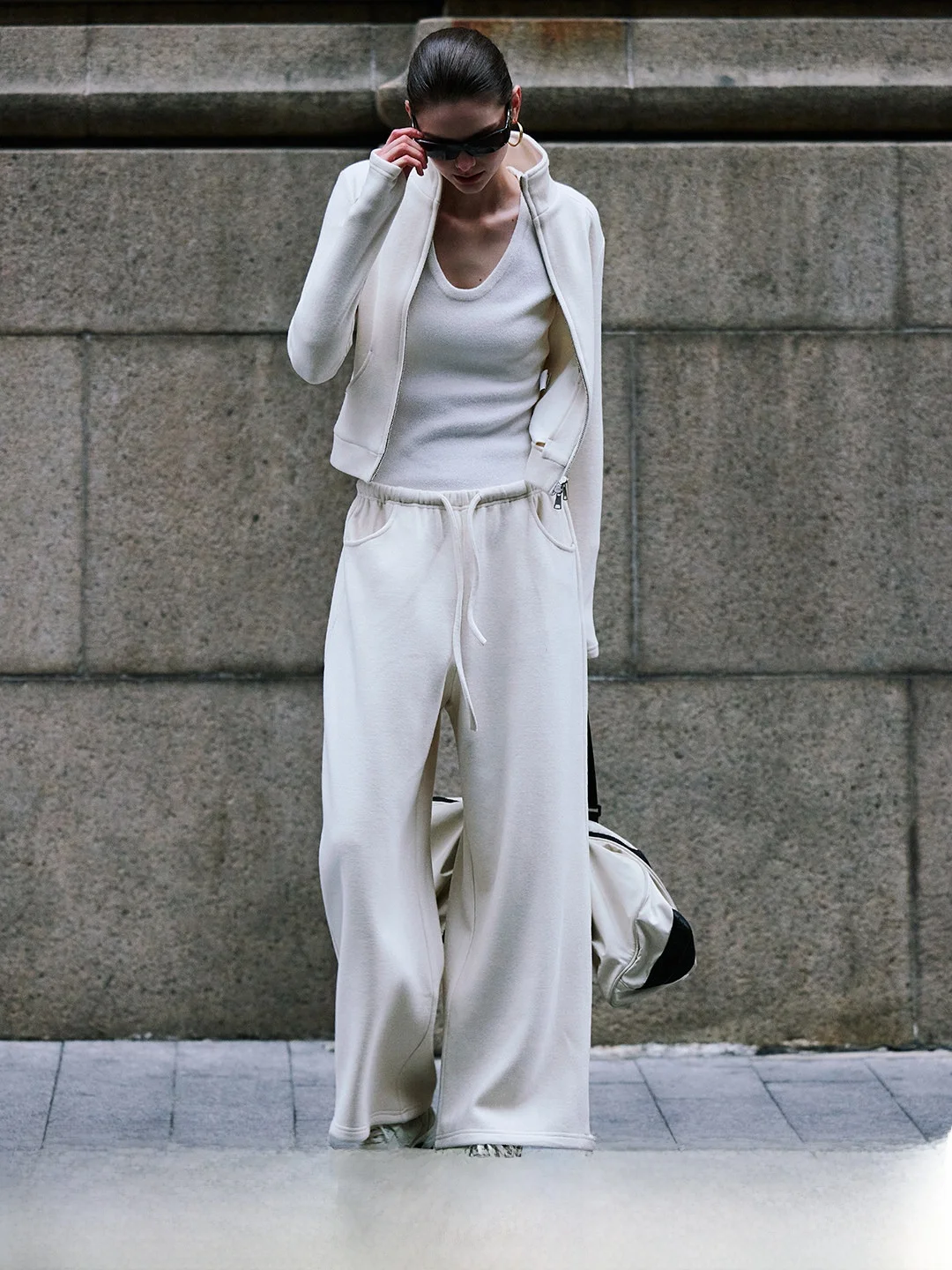 Комплект Luna7xi: повседневный свитшот и брюки с широкими штанинами на высокой талии, свободный крой, простой и удобный стиль
Комплект Luna7xi: повседневный свитшот и брюки с широкими штанинами на высокой талии, свободный крой, простой и удобный стиль