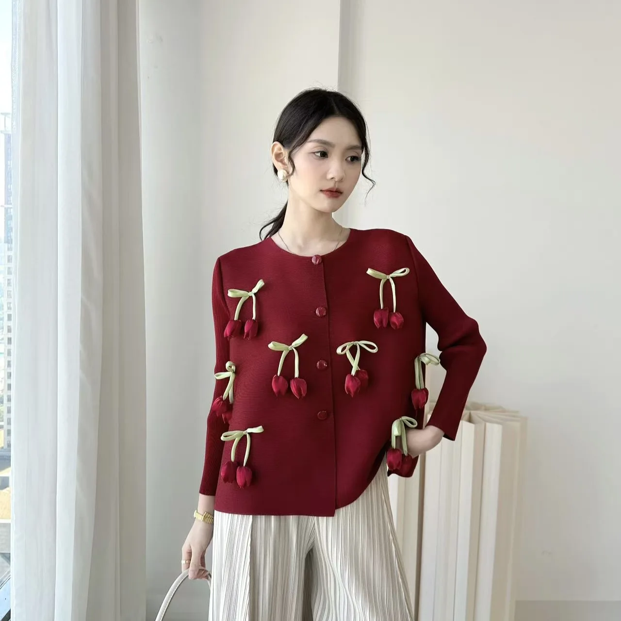 Miyake Pleated Cherry Hanging Round Neck Single-breasted Cardigan with Loose and Fashionable Design for Women's Shirt Jacket
Miyake Pleated Cherry Hanging Round Neck Single-breasted Cardigan with Loose and Fashionable Design for Women's Shirt Jacket