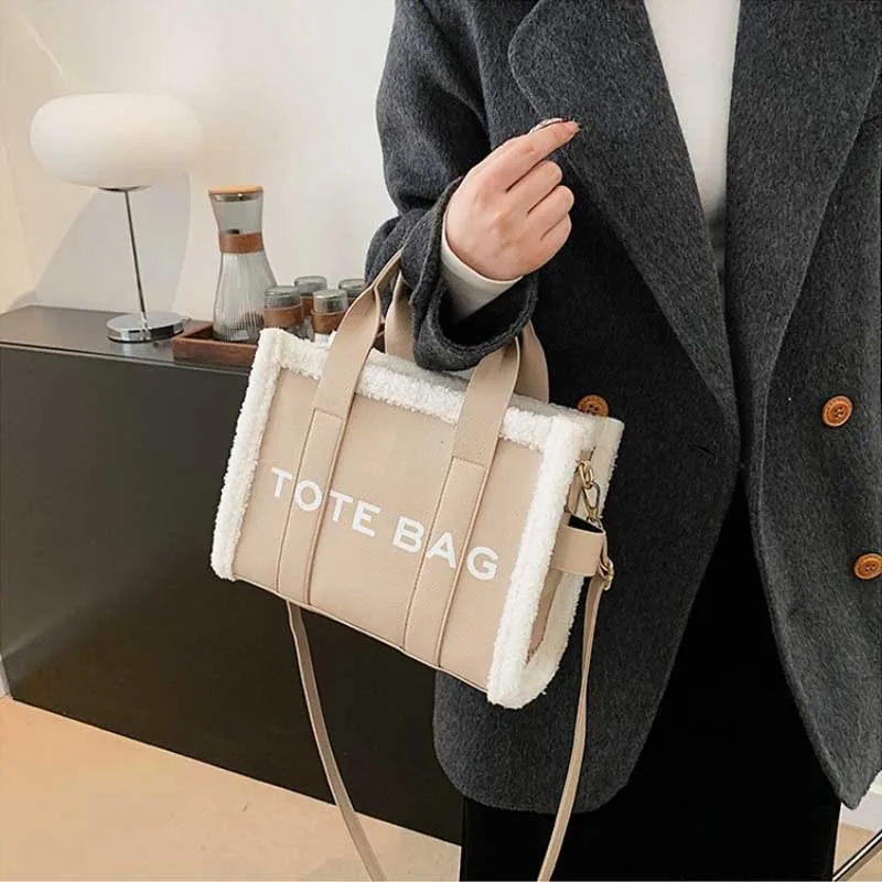 Solid Color Quilted Letter Print Crossbody Bag Women's Trendy Casual Style Plush Edge Detail Zippered Handbag Ideal Outings
Solid Color Quilted Letter Print Crossbody Bag Women's Trendy Casual Style Plush Edge Detail Zippered Handbag Ideal Outings