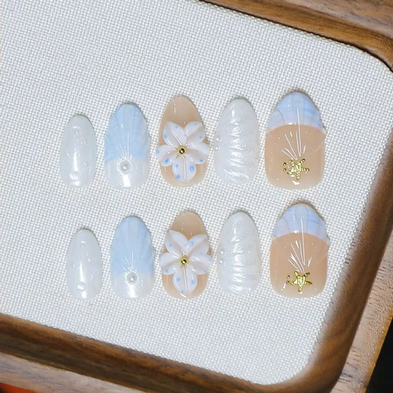 10PCS Short Almond 3D Carved Flowers Handmade Press on Nails Fresh Blue French Glossy Shell Fake Nails for Women Wearable Nails
10PCS Short Almond 3D Carved Flowers Handmade Press on Nails Fresh Blue French Glossy Shell Fake Nails for Women Wearable Nails