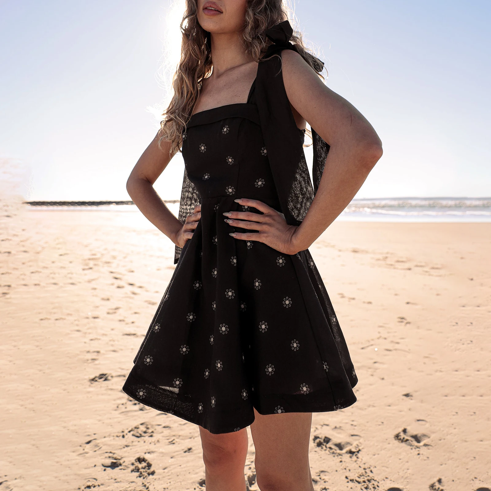 Summer Fashion Mini Slip Dress Floral Print Tie Shoulder Strap Backless Women's Flowy A-Line Dress
Summer Fashion Mini Slip Dress Floral Print Tie Shoulder Strap Backless Women's Flowy A-Line Dress