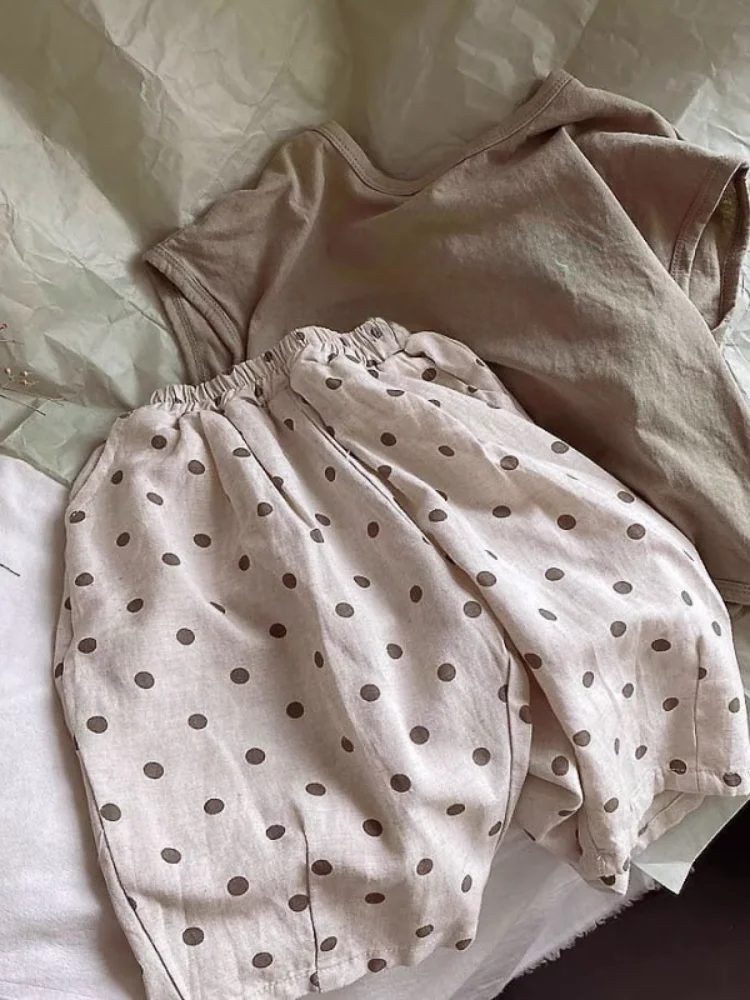 Summer Cotton Linen Polka Dot Wide Leg Pants Thin Seven Points for Girls Babies Kids Clothing Parent-Child Home Children
Summer Cotton Linen Polka Dot Wide Leg Pants Thin Seven Points for Girls Babies Kids Clothing Parent-Child Home Children