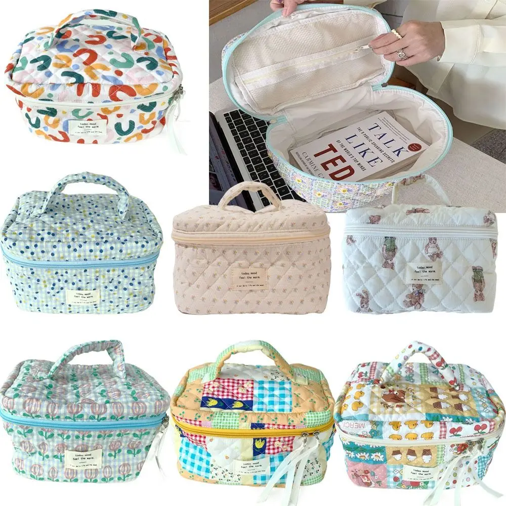Large Capacity Quilting Cotton Makeup Bag Handheld Flower Bear Rabbit Floral Pattern Cloth Handbag Multi-functional
Large Capacity Quilting Cotton Makeup Bag Handheld Flower Bear Rabbit Floral Pattern Cloth Handbag Multi-functional