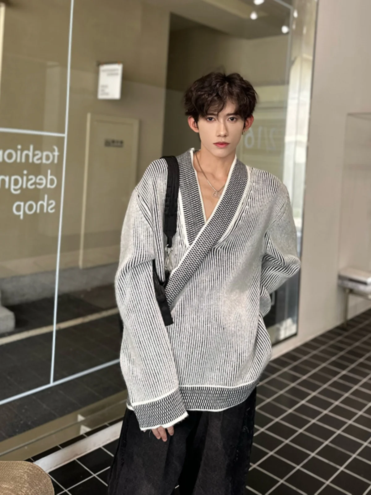 High-End Men's Knitted Sweater with Large V-Ne And Slanted Door Design for Autumn And Winter Trendy Brand Cleanfit Knitwear
High-End Men's Knitted Sweater with Large V-Ne And Slanted Door Design for Autumn And Winter Trendy Brand Cleanfit Knitwear