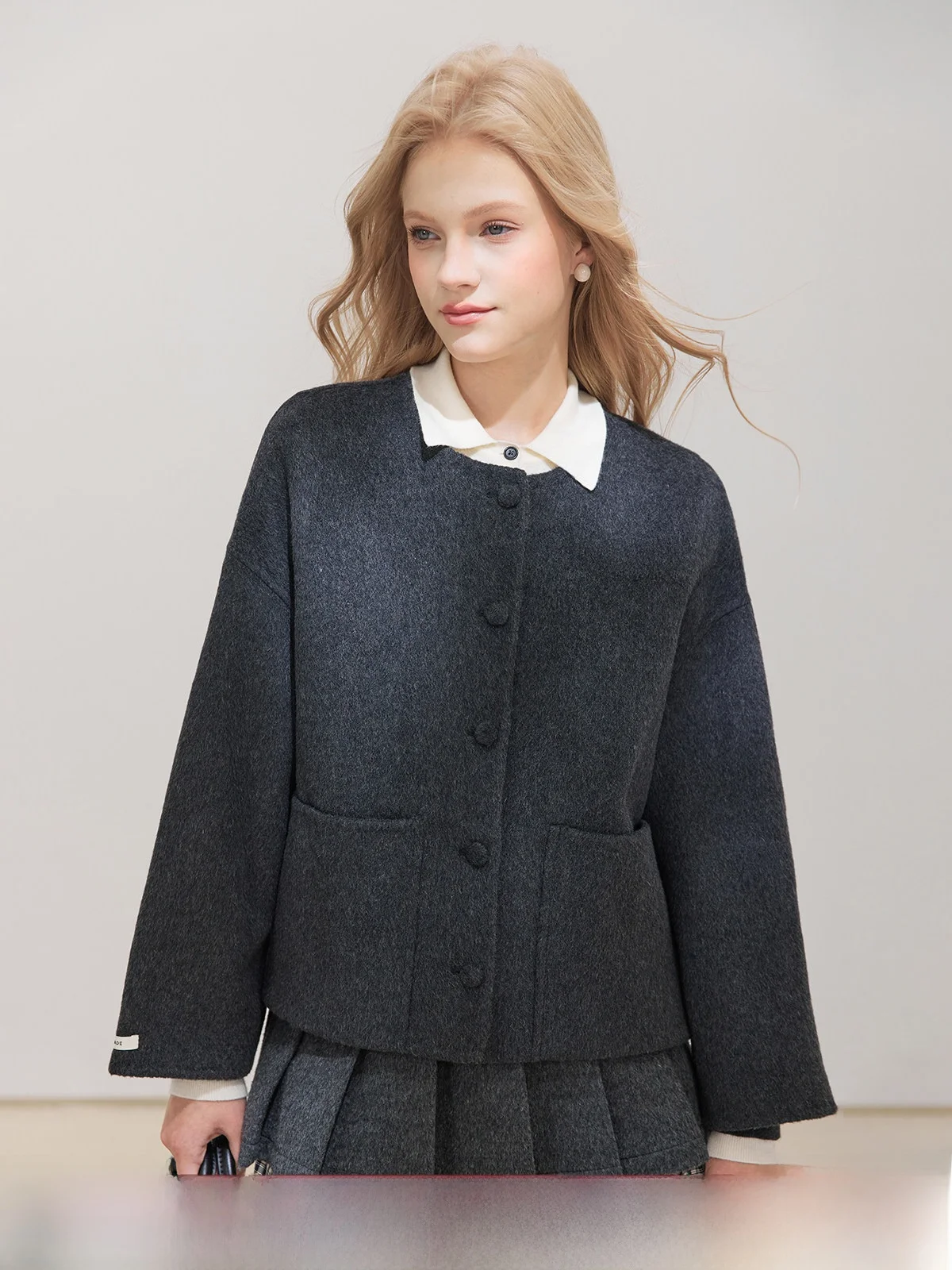 Double-Faced Camere ort Coat Women's round Ne Design Sensation Autumn Woolen Outerwear ey Color Commute Sle Long Sl...
Double-Faced Camere ort Coat Women's round Ne Design Sensation Autumn Woolen Outerwear ey Color Commute Sle Long Sl...