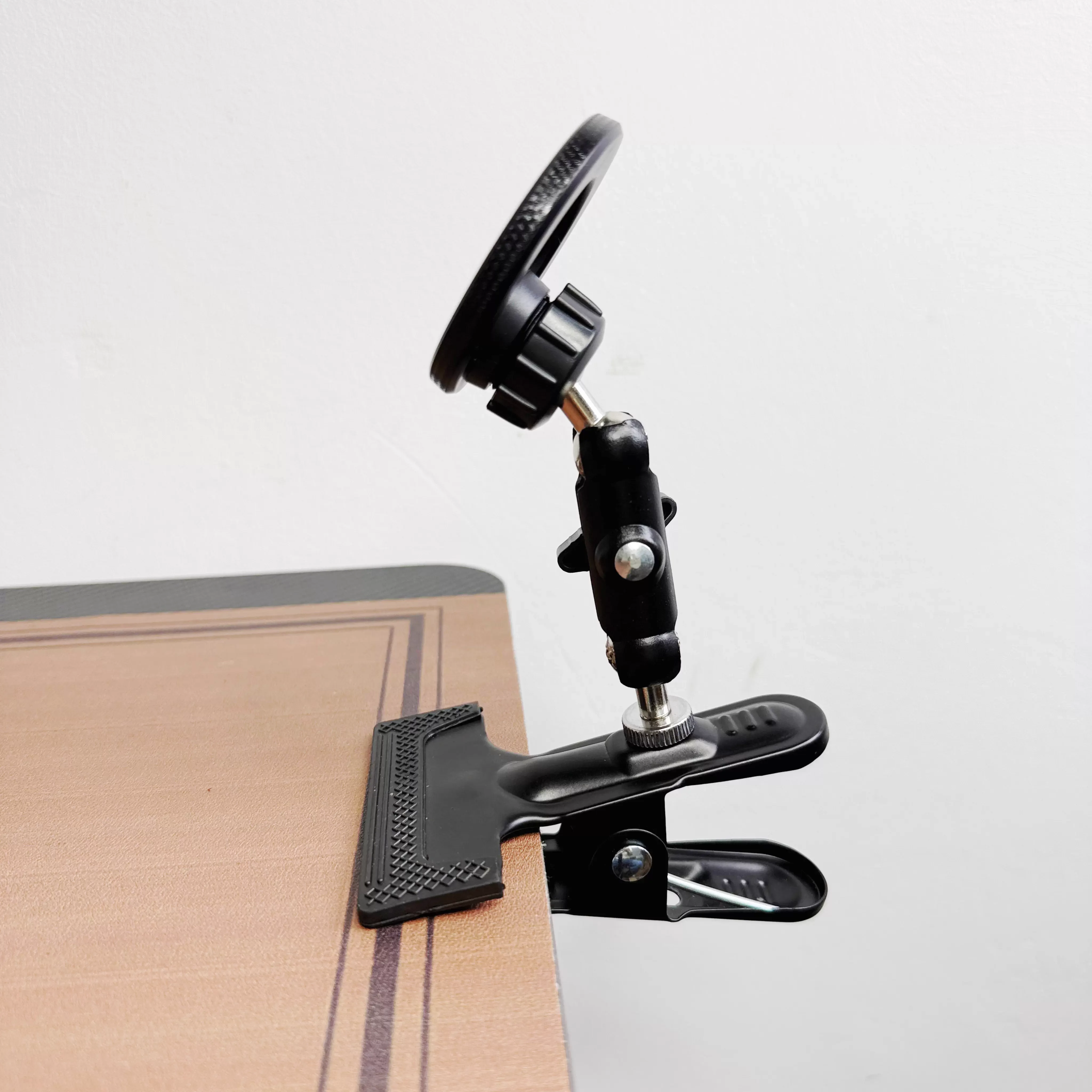 Desktop round Tube Metal Phone Stand - Strong Magnetic Clamp Support 360-Degree Pea Clamp for Live Streaming Multi-Function Phon
Desktop round Tube Metal Phone Stand - Strong Magnetic Clamp Support 360-Degree Pea Clamp for Live Streaming Multi-Function Phon