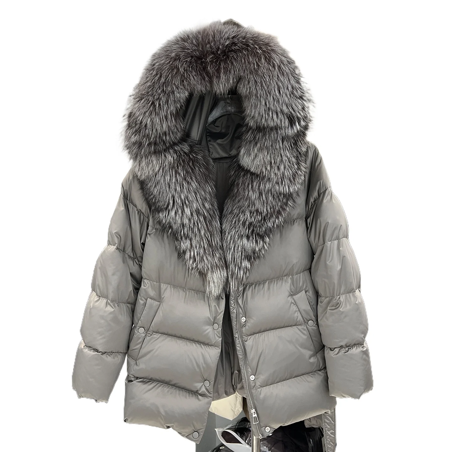 Зимняя новинка 2025: модный женский удлиненный пуховик свободного кроя с большим воротником из лисьего меха, утепленный, с поясом на талии
Зимняя новинка 2025: модный женский удлиненный пуховик свободного кроя с большим воротником из лисьего меха, утепленный, с поясом на талии