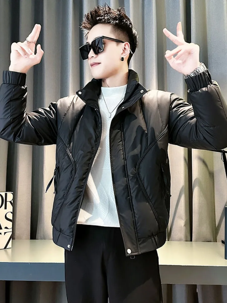 Утепленная повседневная хлопковая куртка для мужчин: модная брендовая модель с воротником-стойкой, на хлопковой подкладке, зимняя, теплая верхняя одежда с длинными рукавами
Утепленная повседневная хлопковая куртка для мужчин: модная брендовая модель с воротником-стойкой, на хлопковой подкладке, зимняя, теплая верхняя одежда с длинными рукавами