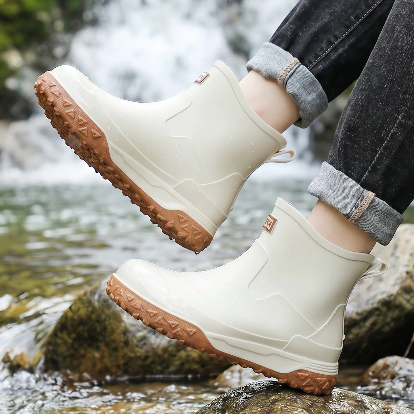 Outdoor Waterproof Shoes for Men Non-slip Fashionable Rain Boots Cuffed Rain Boots Soft Wear-resistant Camping and Fishing Boots
Outdoor Waterproof Shoes for Men Non-slip Fashionable Rain Boots Cuffed Rain Boots Soft Wear-resistant Camping and Fishing Boots