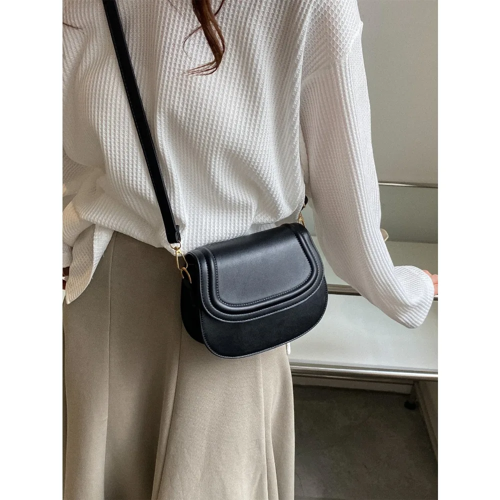 Mini Minimalist Flap Saddle Bag , Small Bags
Mini Minimalist Flap Saddle Bag , Small Bags