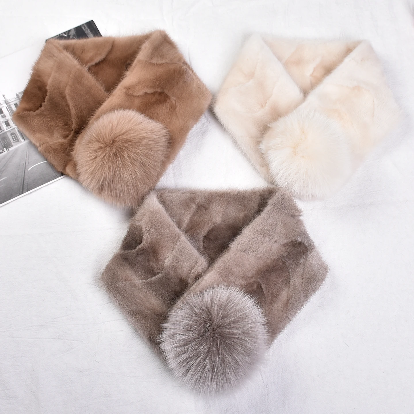 Besfilin Double-Sided Real Mink Fur Scarf for Women Warm Fox Fur Ball Decoration Splicing Design for Spring Autumn Winter
Besfilin Double-Sided Real Mink Fur Scarf for Women Warm Fox Fur Ball Decoration Splicing Design for Spring Autumn Winter
