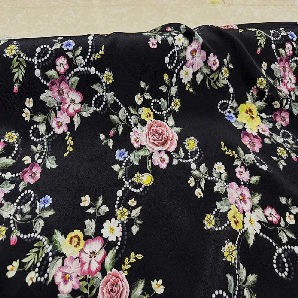 Nice Quality Good Material Silk Crepe De Chine Fabric CDC Black Base Pink Flowers for Women Clothes Suit Saree Shirt
Nice Quality Good Material Silk Crepe De Chine Fabric CDC Black Base Pink Flowers for Women Clothes Suit Saree Shirt