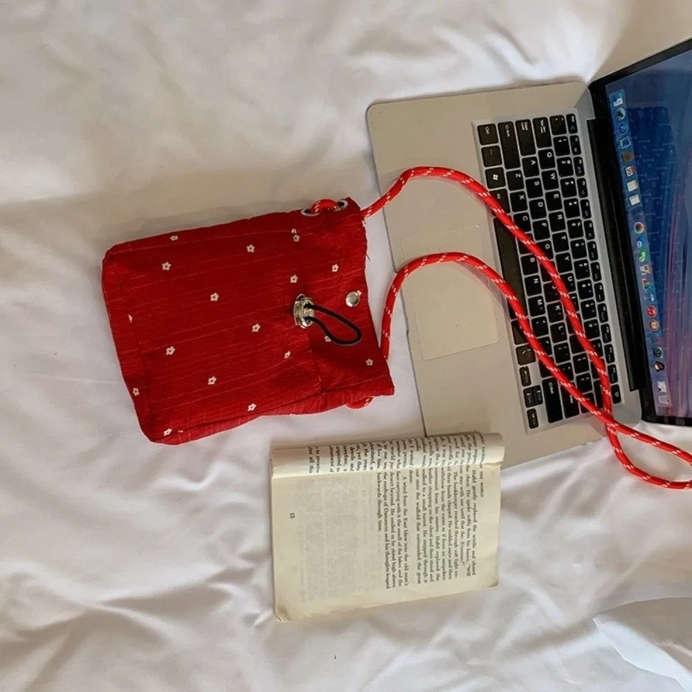 Новая милая плиссированная сумка-кроссбоди с цветочным принтом, легкая сумка через плечо для телефона, однотонная универсальная складная сумка-клатч для женщин
Новая милая плиссированная сумка-кроссбоди с цветочным принтом, легкая сумка через плечо для телефона, однотонная универсальная складная сумка-клатч для женщин