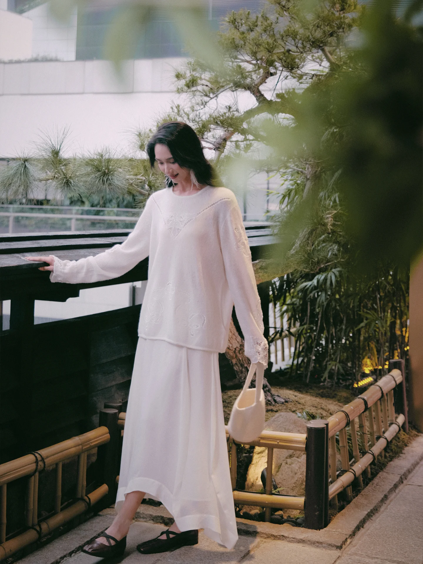 Romantic round Ne Camere Sweater Embroidered Heavy Work eep Velvet Veneer Hollow out Design Women's Knittedwear
Romantic round Ne Camere Sweater Embroidered Heavy Work eep Velvet Veneer Hollow out Design Women's Knittedwear