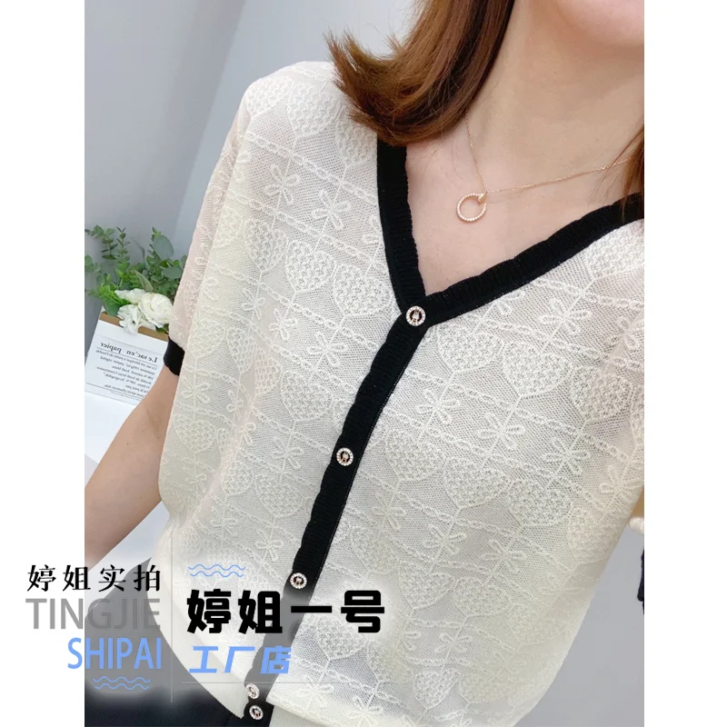 V-neck Contrasting Color Ice Silk Short-sleeved Women Summer New Model Crochet Top Loose T-shirt
V-neck Contrasting Color Ice Silk Short-sleeved Women Summer New Model Crochet Top Loose T-shirt