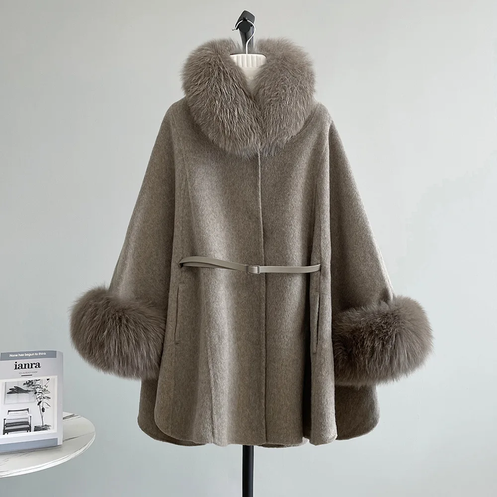 2026 двустороннее кашемировое пальто, женский шерстяной плащ, шаль, меховое пальто, осень-весна, воротник из лисьего меха, высококачественное шерстяное пальто
2026 двустороннее кашемировое пальто, женский шерстяной плащ, шаль, меховое пальто, осень-весна, воротник из лисьего меха, высококачественное шерстяное пальто