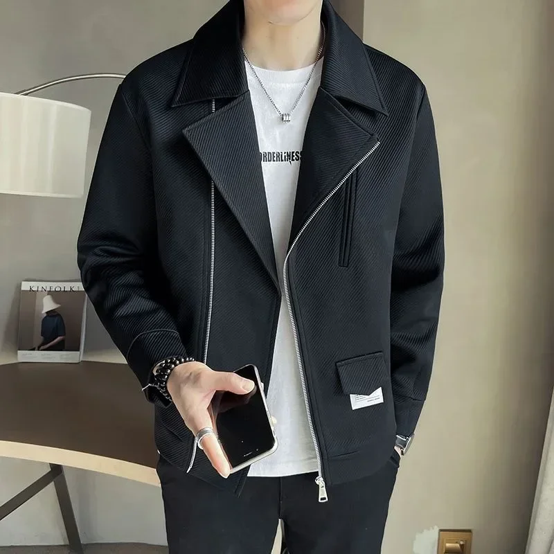 Мотоциклетная одежда с диагональной молнией, универсальная верхняя одежда, весенний новый мужской дизайн, костюм с воротником, куртка, мужская куртка в корейском стиле
Мотоциклетная одежда с диагональной молнией, универсальная верхняя одежда, весенний новый мужской дизайн, костюм с воротником, куртка, мужская куртка в корейском стиле