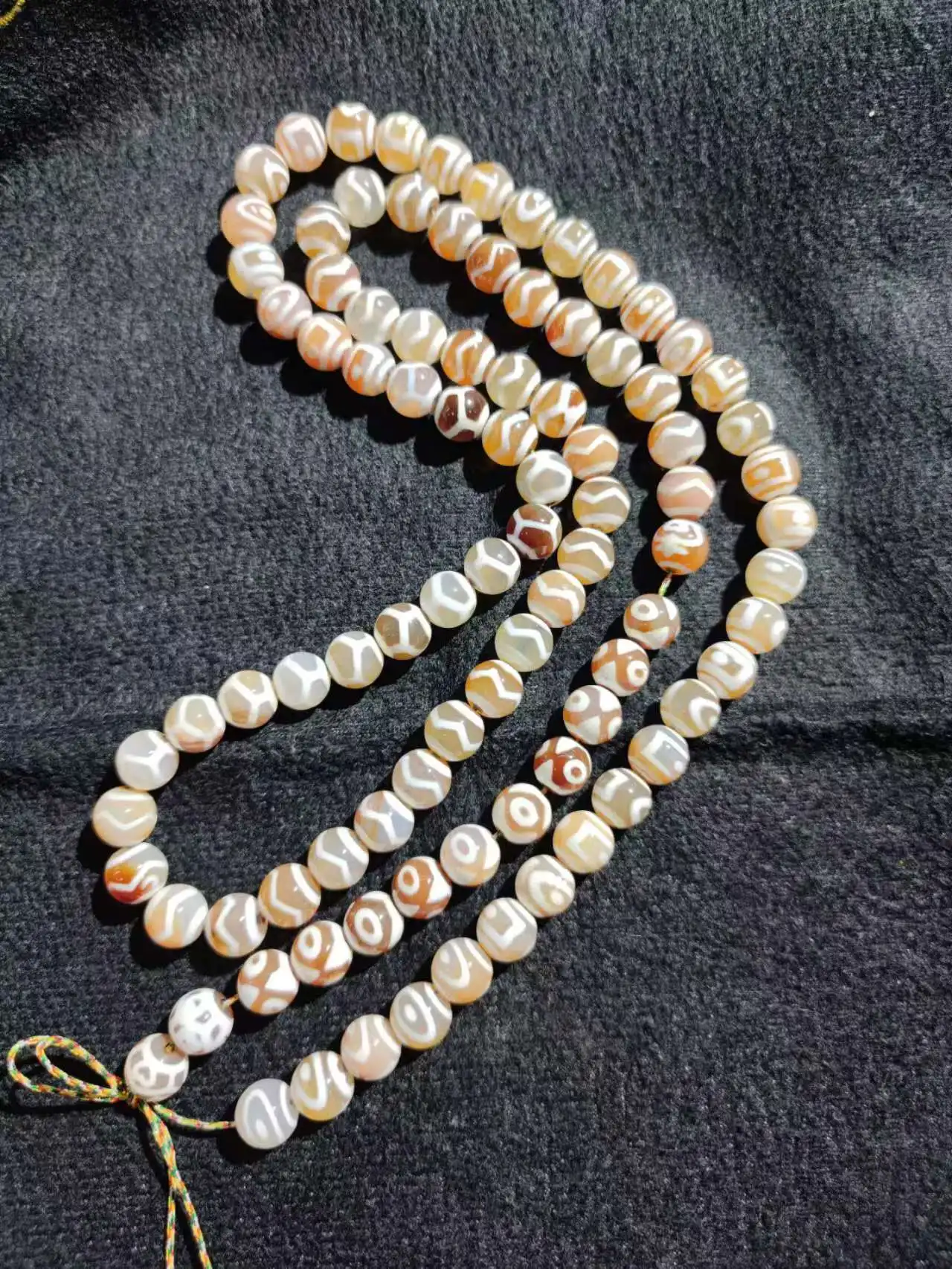 2pcs/lot Natural Agate Bracelet pink Multiple patterns Old material 112 beads Men's and women's models Ethnic style necklace
2pcs/lot Natural Agate Bracelet pink Multiple patterns Old material 112 beads Men's and women's models Ethnic style necklace