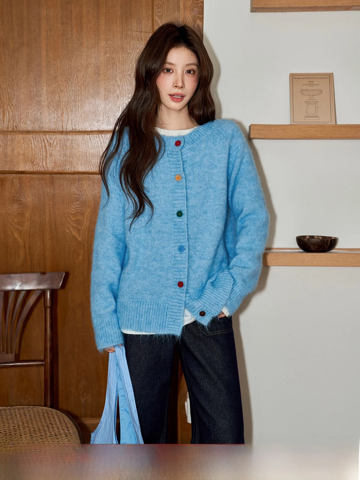 Синий круглый вязаный кардиган с длинными рукавами для женщин, свободный крой, осенне-зимняя комфортная мягкая верхняя одежда
Синий круглый вязаный кардиган с длинными рукавами для женщин, свободный крой, осенне-зимняя комфортная мягкая верхняя одежда