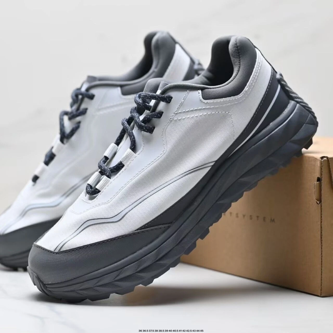 2026 New Summer Outdoor Classic Versatile Anti-Slip Hiking Shoes Saunter Style Lightweight Breathable Sneakers
2026 New Summer Outdoor Classic Versatile Anti-Slip Hiking Shoes Saunter Style Lightweight Breathable Sneakers