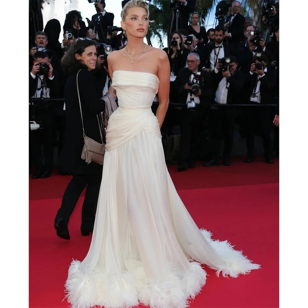 Customized White A-Line Multilayer Pleats Feathers Prom Dress Strapless Vestidos De Noche Floor-Length Formal Evening 2026
Customized White A-Line Multilayer Pleats Feathers Prom Dress Strapless Vestidos De Noche Floor-Length Formal Evening 2026