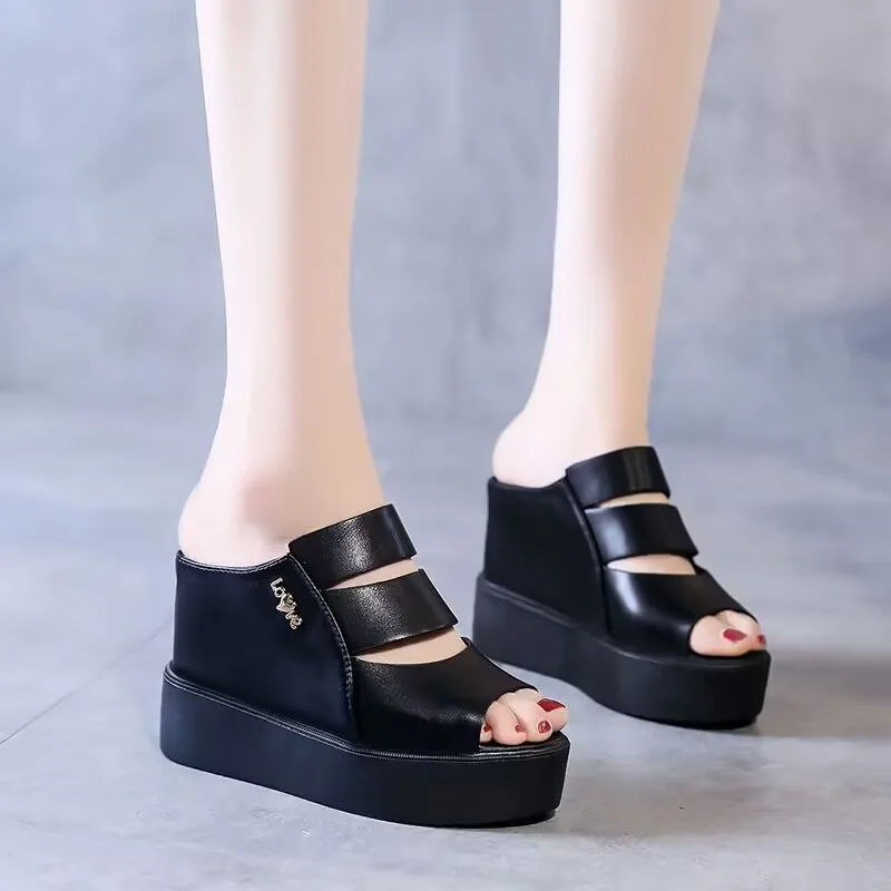 Ladies Summer Glossy Soft Leather Fish Mouth Breathable Fish Toe Thick Bottom Thick High Heels Sandals Slippers zapatos mujer
Ladies Summer Glossy Soft Leather Fish Mouth Breathable Fish Toe Thick Bottom Thick High Heels Sandals Slippers zapatos mujer