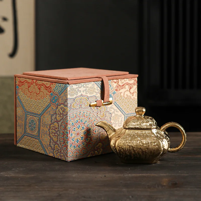 Керамический чайник Gilt Bafang для заваривания чая, домашний ретро-набор для чаепития Кунг-фу, керамический чайник на одну чашку
Керамический чайник Gilt Bafang для заваривания чая, домашний ретро-набор для чаепития Кунг-фу, керамический чайник на одну чашку