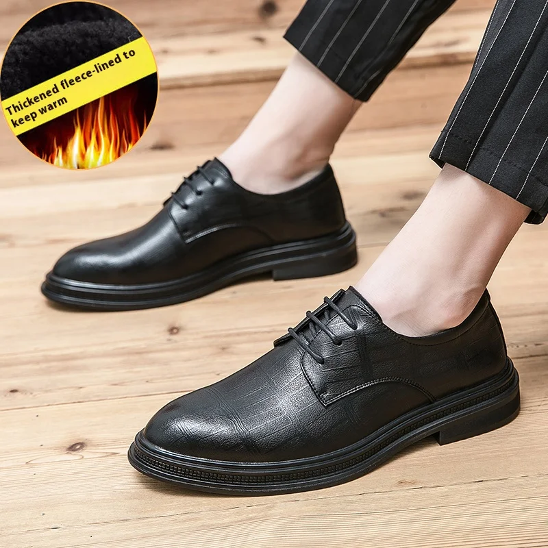 Осенью и зимой 2025 года, мужские модные плюшевые кожаные туфли в корейском стиле, британская деловая официальная одежда, черная повседневная обувь
Осенью и зимой 2025 года, мужские модные плюшевые кожаные туфли в корейском стиле, британская деловая официальная одежда, черная повседневная обувь