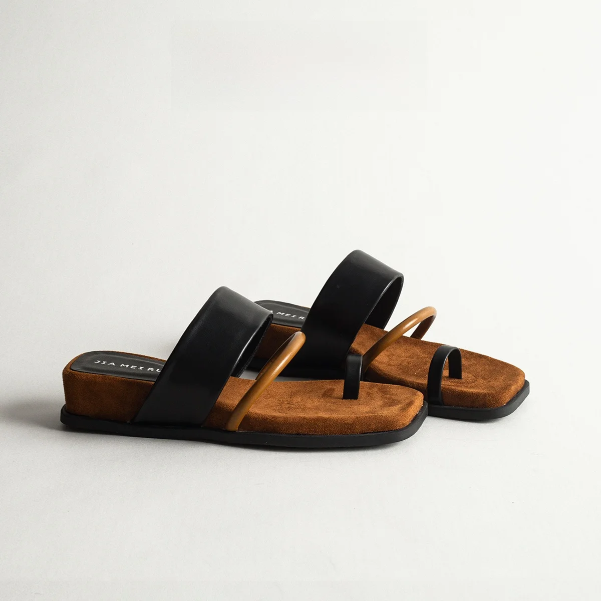 Casual Style Roman Sandals Women's Leather Slip-On Summer Anti-Slip Rubber Sole Comfortable Insole Breathable Leather Cover
Casual Style Roman Sandals Women's Leather Slip-On Summer Anti-Slip Rubber Sole Comfortable Insole Breathable Leather Cover