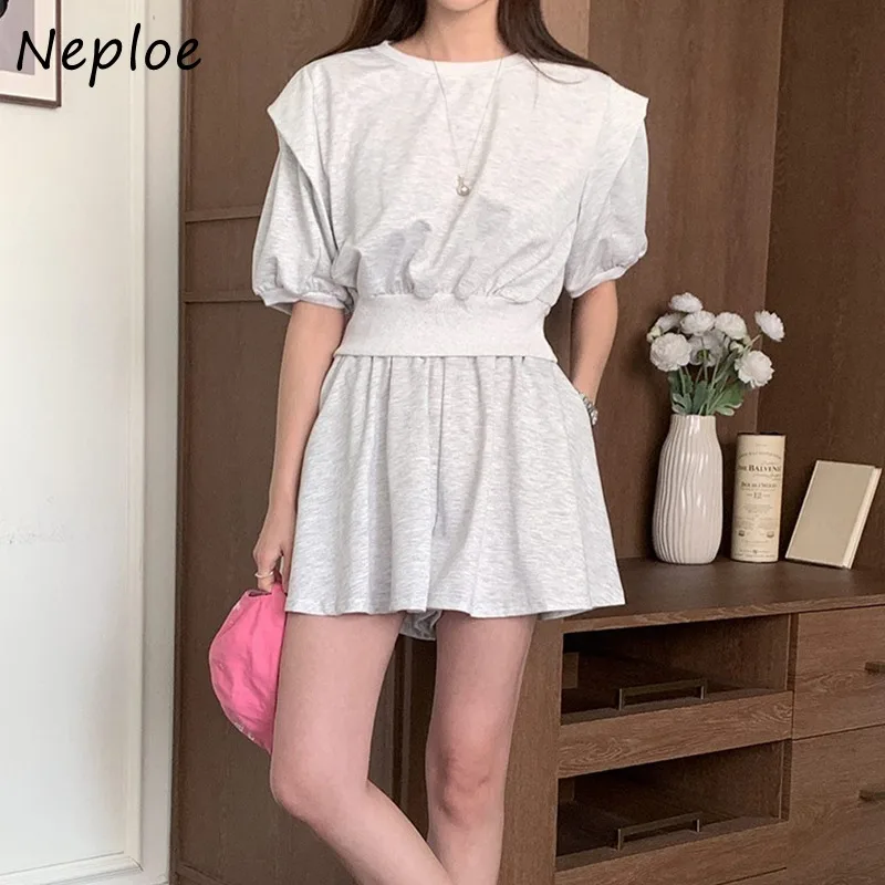 Neploe, корейские шикарные топы с круглым вырезом и короткими рукавами, женские юбки трапециевидной формы с высокой талией и рюшами Y2k, новинка лета 2021, черные комплекты из двух предметов
Neploe, корейские шикарные топы с круглым вырезом и короткими рукавами, женские юбки трапециевидной формы с высокой талией и рюшами Y2k, новинка лета 2021, черные комплекты из двух предметов
