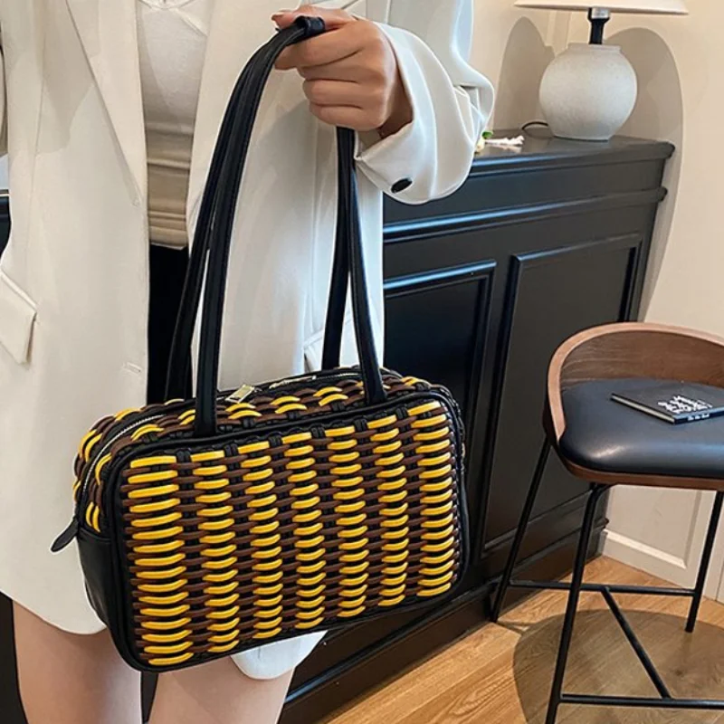 New Contrast Color Woven Bag Fashionable Advanced Versatile Korean Handbag Commuting Simple Shoulder Bag Holiday Crossbody Bag
New Contrast Color Woven Bag Fashionable Advanced Versatile Korean Handbag Commuting Simple Shoulder Bag Holiday Crossbody Bag