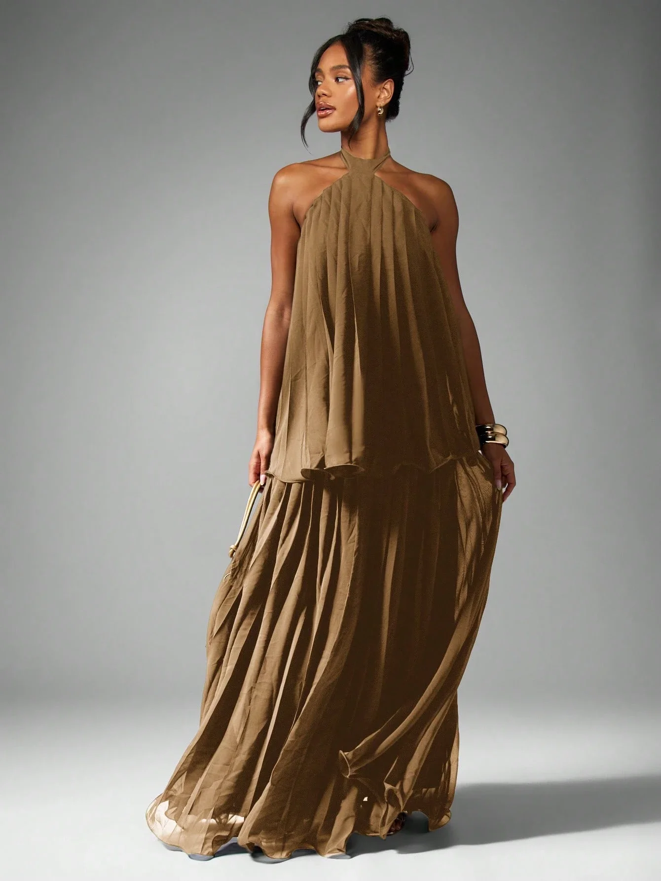 Halter Neck Pleated Tiered Ruffle Maxi Dress For Vacation Beach Resort Summer Party
Halter Neck Pleated Tiered Ruffle Maxi Dress For Vacation Beach Resort Summer Party