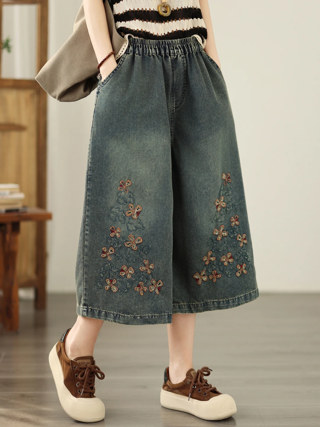 Authentic Summer Loose Casual Embroidered Soft Denim Wide Leg Pants Floral Print High Waist Cotton Polyester Blend Jeans
Authentic Summer Loose Casual Embroidered Soft Denim Wide Leg Pants Floral Print High Waist Cotton Polyester Blend Jeans